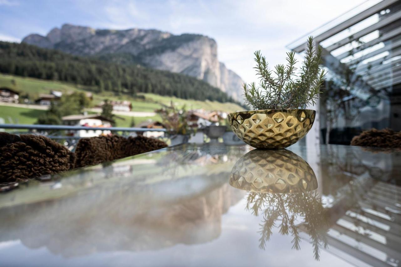 Hotel Acadia - Adults Mountain Home Selva di Val Gardena Exterior photo